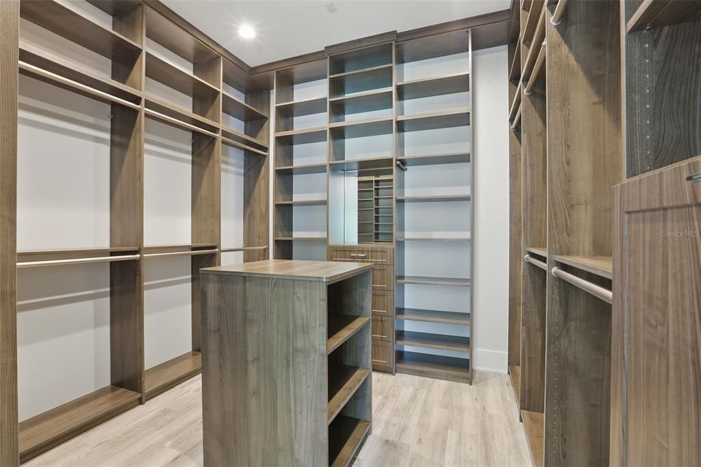 For Rent: $10,000 (6 beds, 4 baths, 3806 Square Feet)