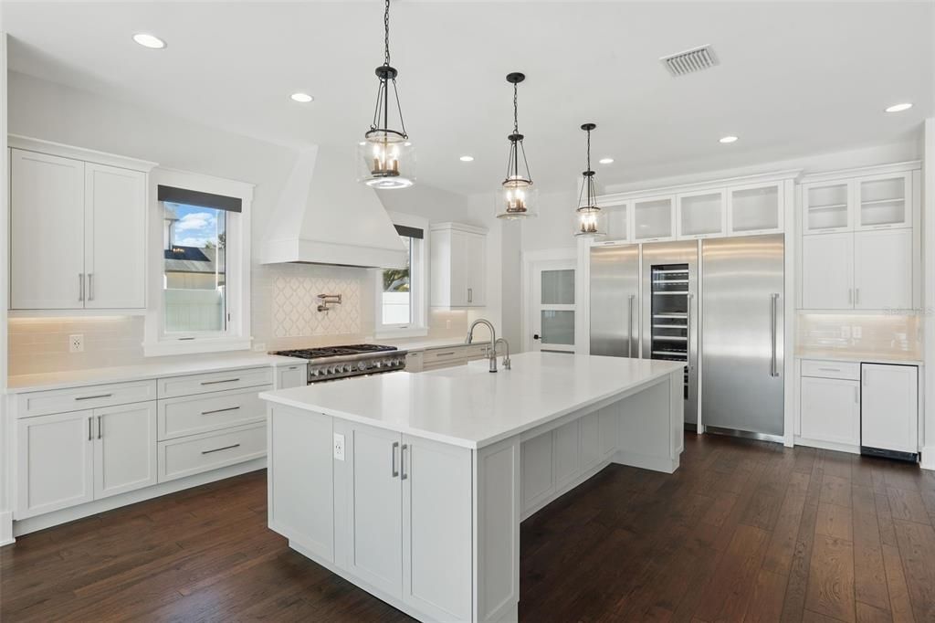 For Rent: $10,000 (6 beds, 4 baths, 3806 Square Feet)