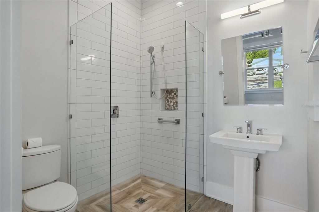 For Rent: $10,000 (6 beds, 4 baths, 3806 Square Feet)