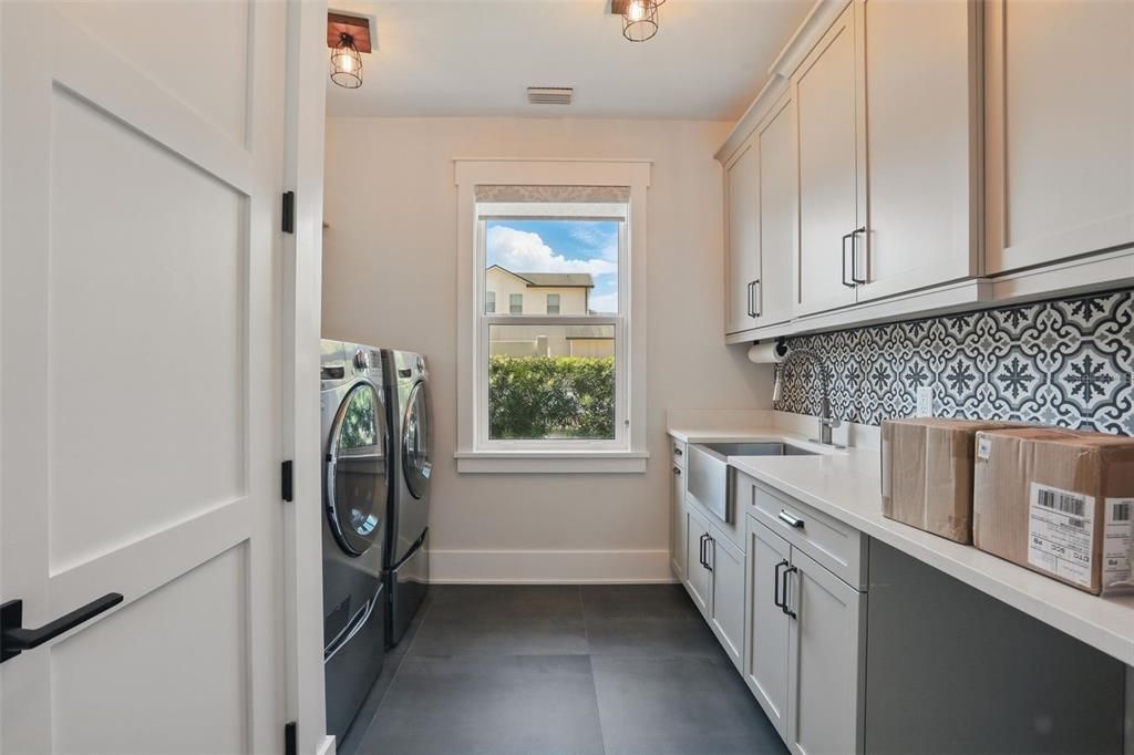 For Rent: $10,000 (6 beds, 4 baths, 3806 Square Feet)
