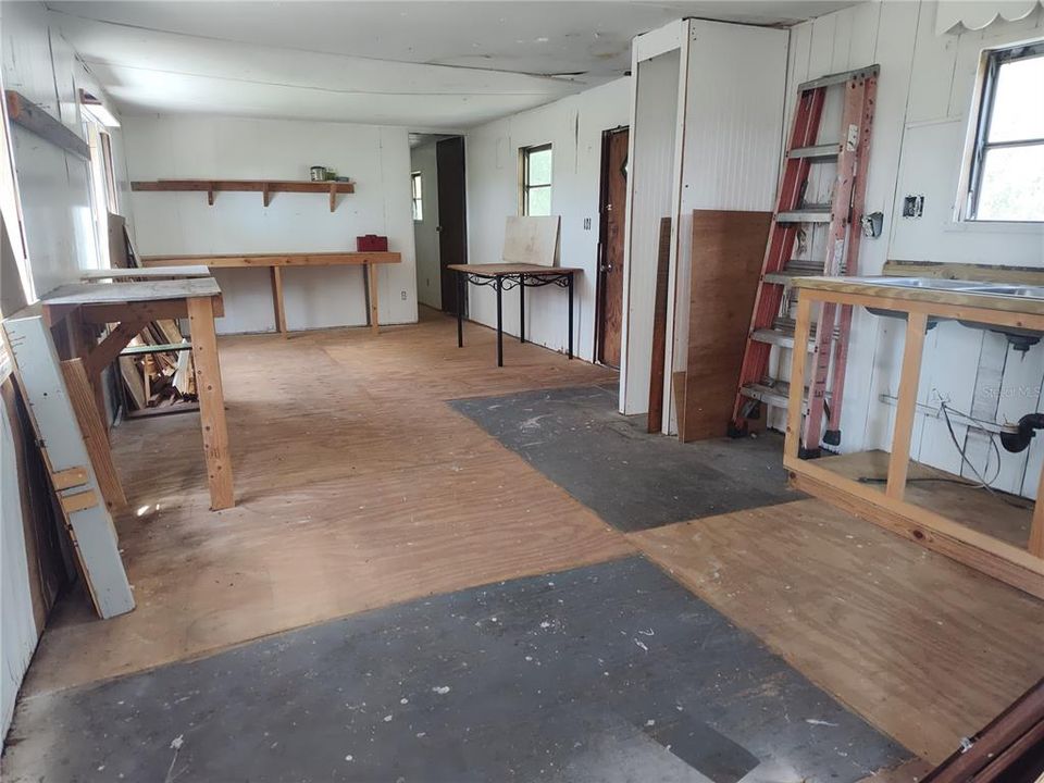 For Sale: $115,000 (2 beds, 1 baths, 672 Square Feet)