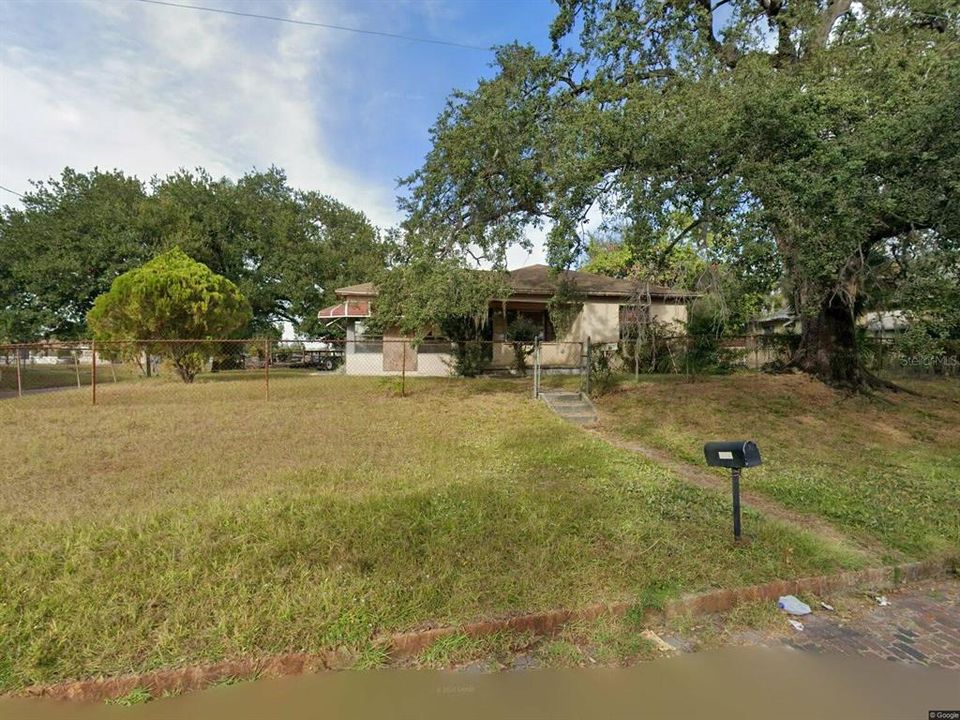 Active With Contract: $275,000 (2 beds, 1 baths, 1109 Square Feet)