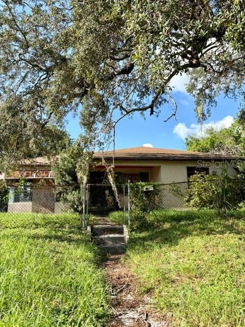 Active With Contract: $275,000 (2 beds, 1 baths, 1109 Square Feet)