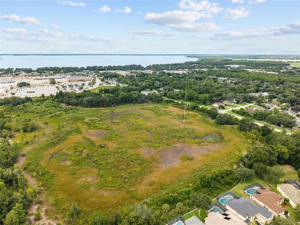 En Venta: $1,950,000 (9.54 acres)