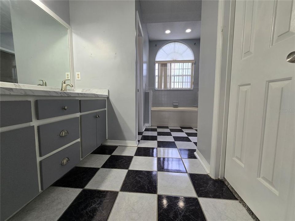 For Rent: $2,600 (3 beds, 2 baths, 1869 Square Feet)