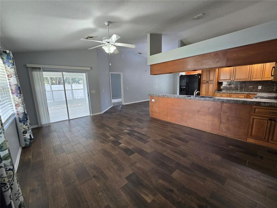 For Rent: $2,600 (3 beds, 2 baths, 1869 Square Feet)