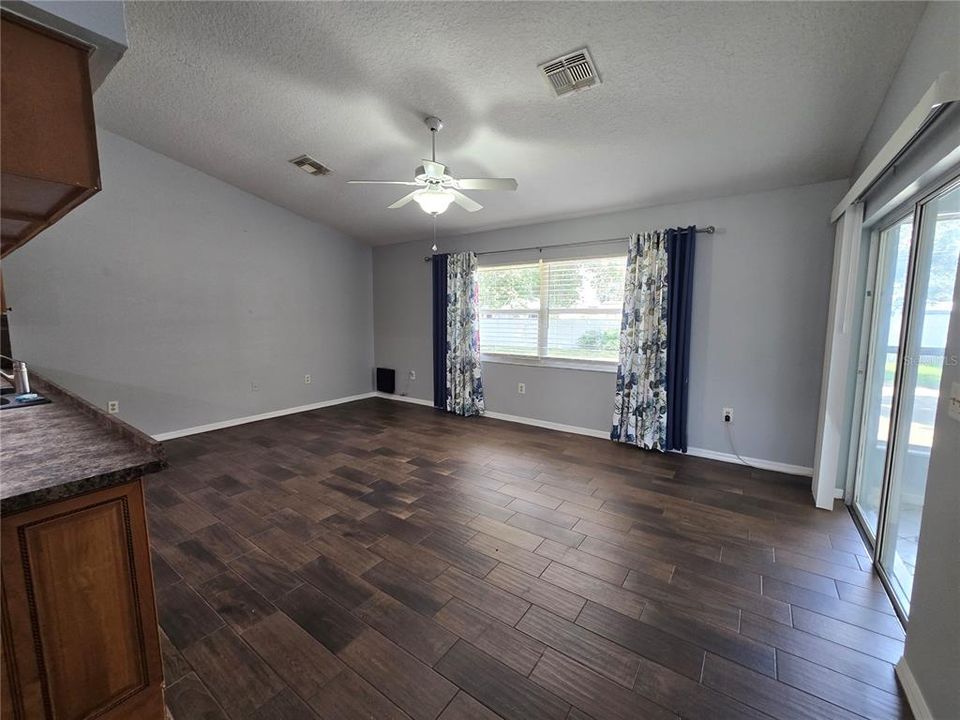 For Rent: $2,600 (3 beds, 2 baths, 1869 Square Feet)