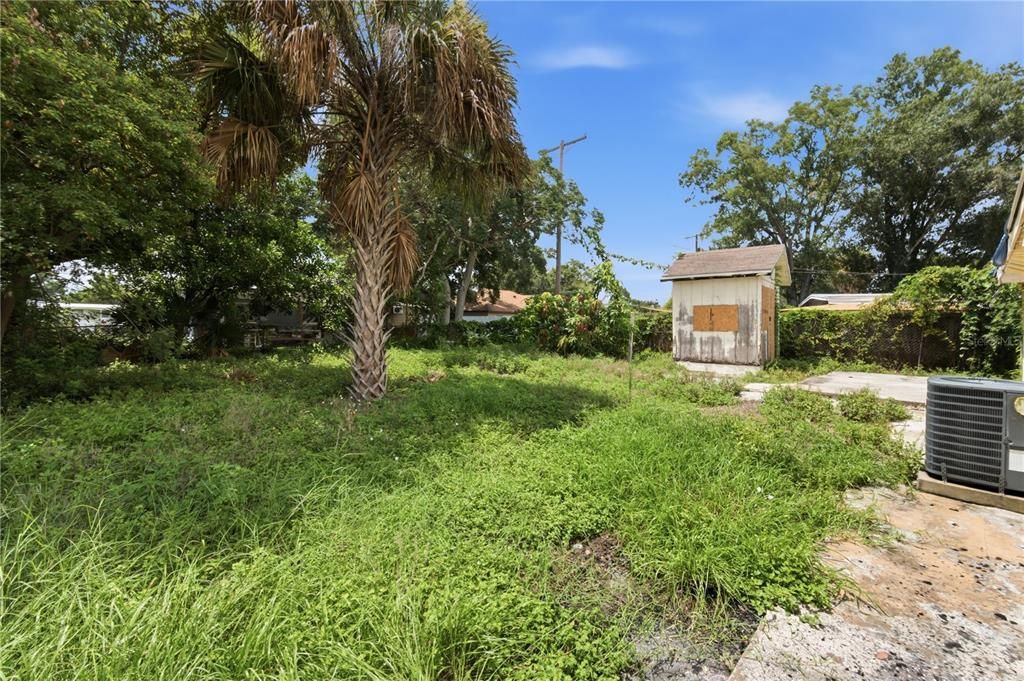 For Sale: $155,000 (2 beds, 1 baths, 888 Square Feet)