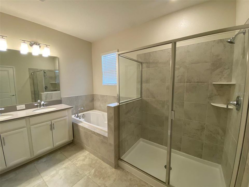 En Renta: $2,499 (4 camas, 3 baños, 2156 Pies cuadrados)