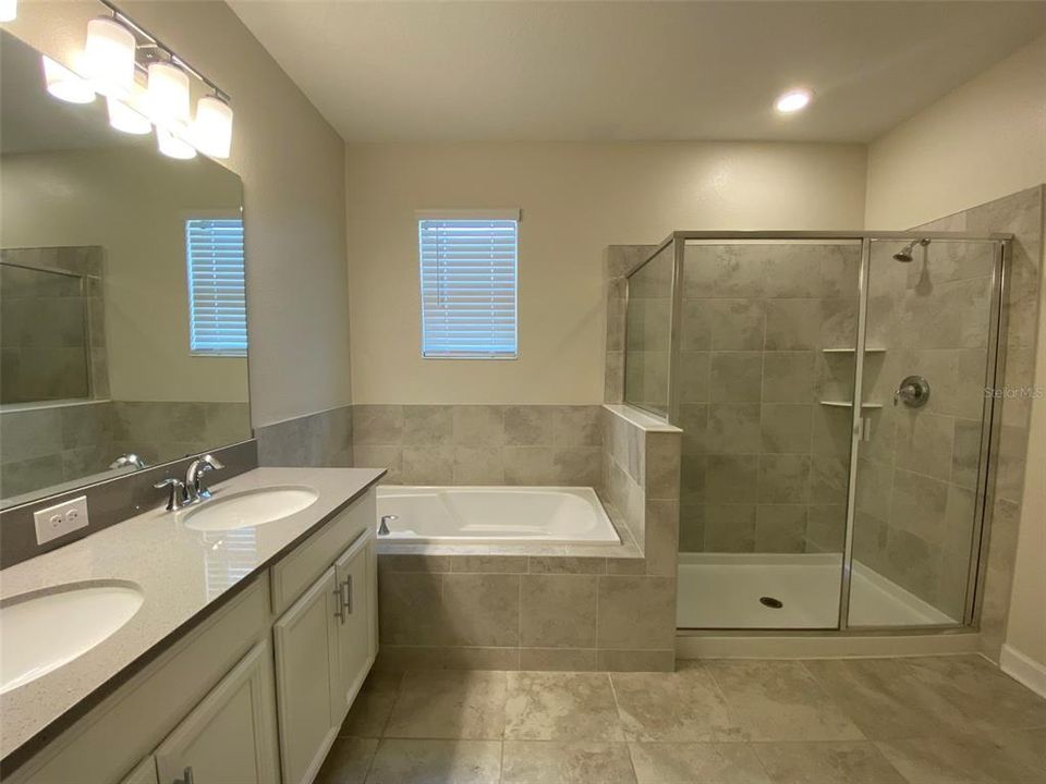En Renta: $2,499 (4 camas, 3 baños, 2156 Pies cuadrados)