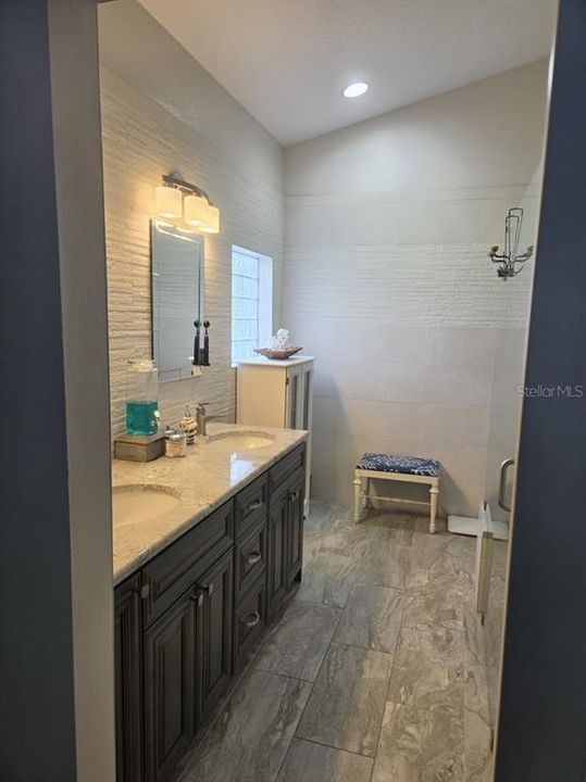 En Venta: $474,999 (3 camas, 2 baños, 1576 Pies cuadrados)