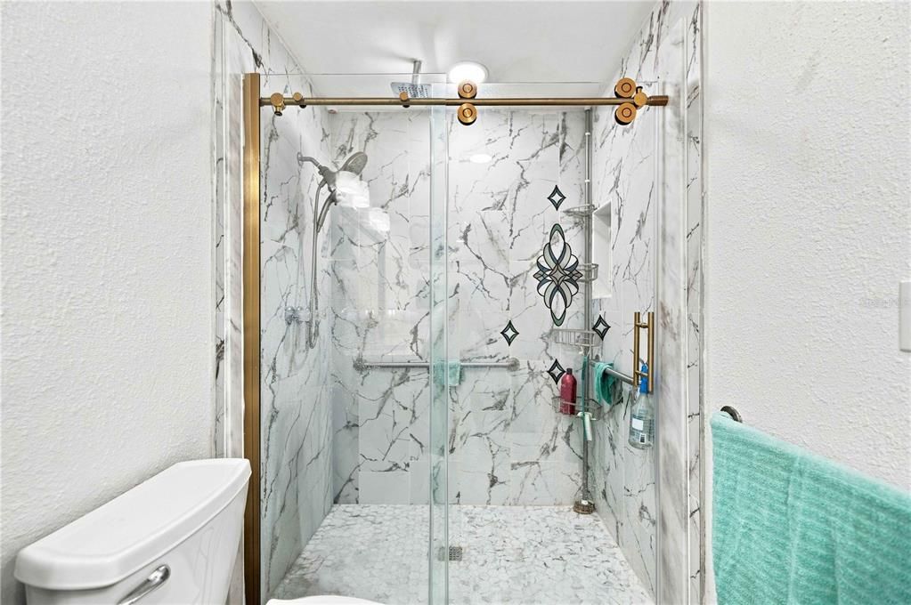 На продажу: $249,999 (2 спален, 2 ванн, 1810 Квадратных фут)