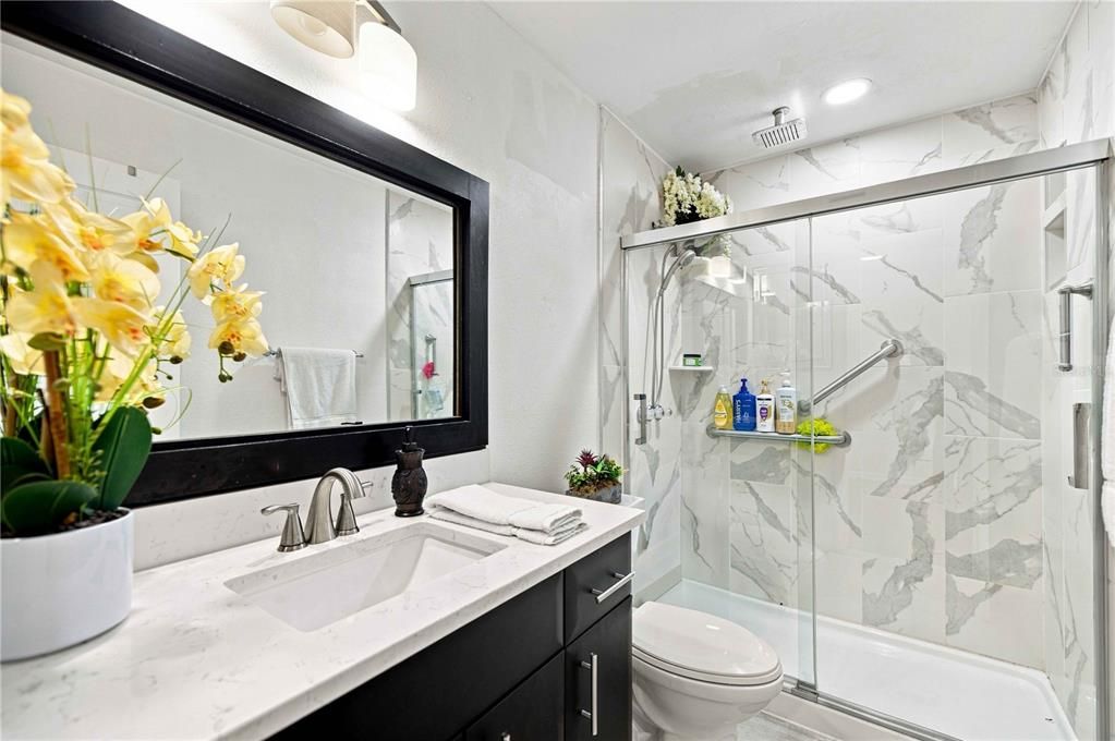 На продажу: $249,999 (2 спален, 2 ванн, 1810 Квадратных фут)