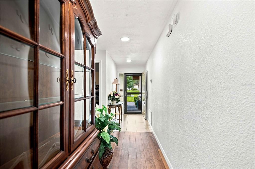 На продажу: $249,999 (2 спален, 2 ванн, 1810 Квадратных фут)