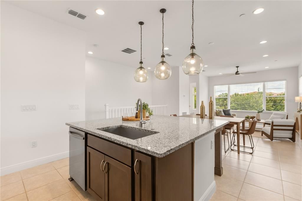 En Venta: $425,000 (3 camas, 2 baños, 1708 Pies cuadrados)