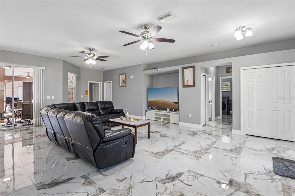 For Sale: $600,000 (4 beds, 3 baths, 2452 Square Feet)