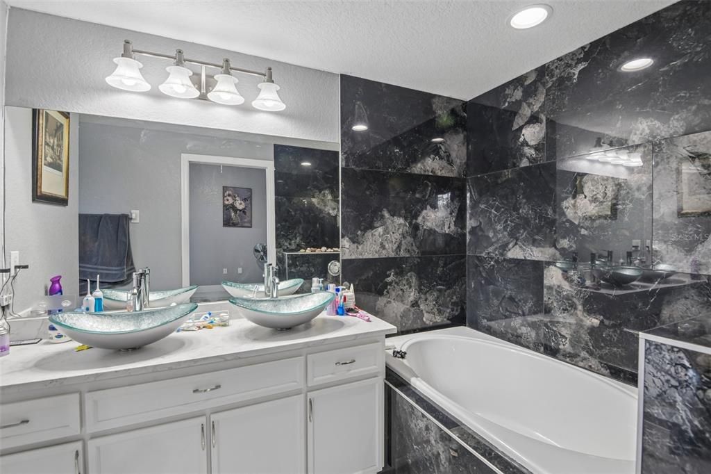 For Sale: $600,000 (4 beds, 3 baths, 2452 Square Feet)