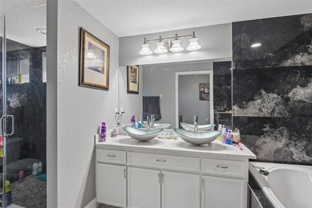For Sale: $600,000 (4 beds, 3 baths, 2452 Square Feet)