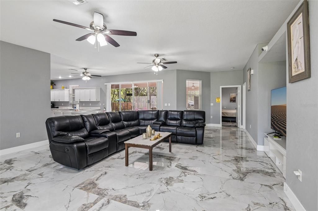 For Sale: $600,000 (4 beds, 3 baths, 2452 Square Feet)