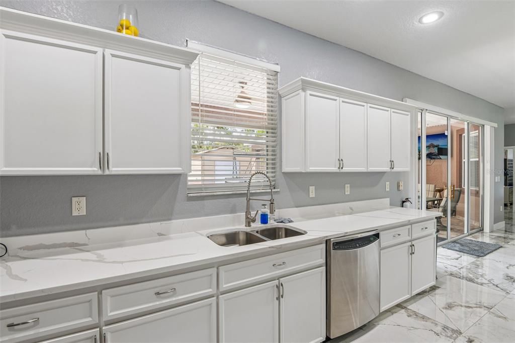 For Sale: $600,000 (4 beds, 3 baths, 2452 Square Feet)