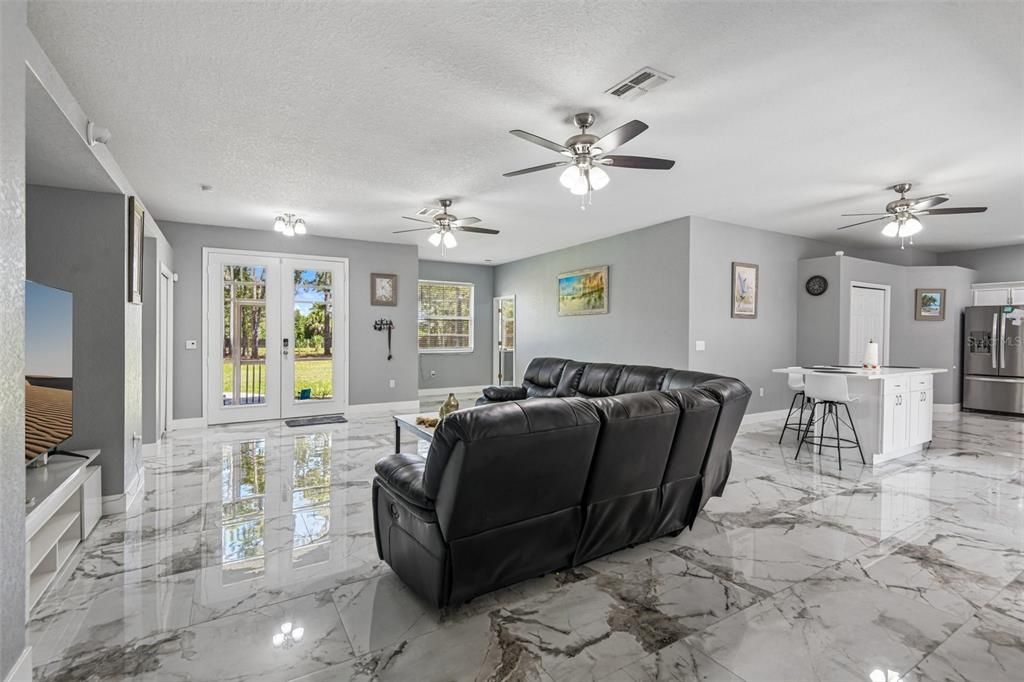 For Sale: $600,000 (4 beds, 3 baths, 2452 Square Feet)