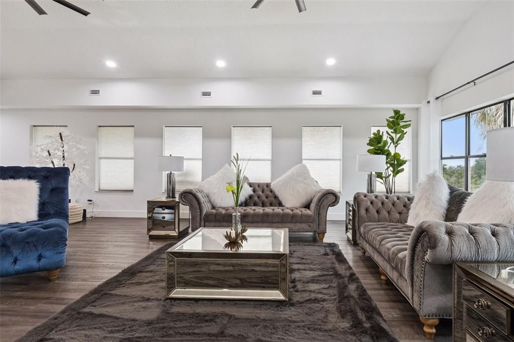 En Venta: $899,000 (5 camas, 3 baños, 5194 Pies cuadrados)