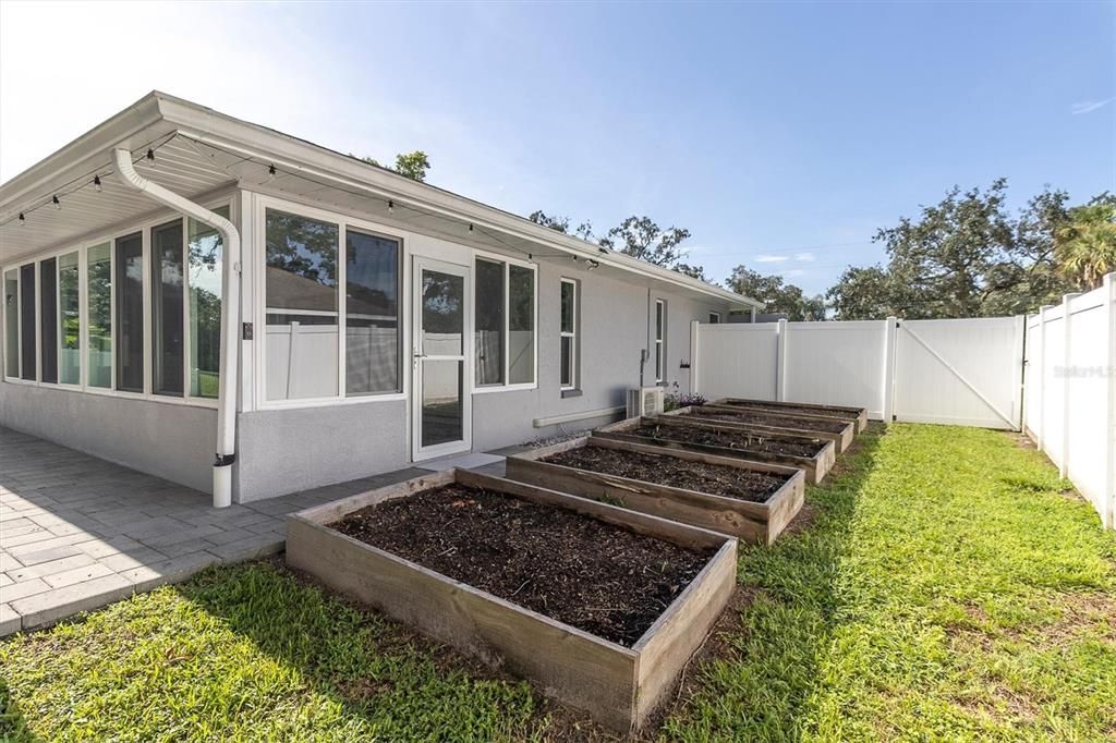 For Sale: $415,000 (3 beds, 2 baths, 1743 Square Feet)