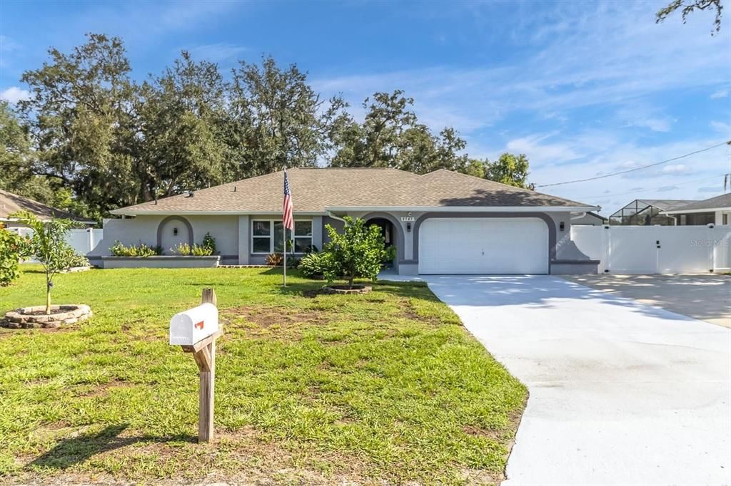 For Sale: $415,000 (3 beds, 2 baths, 1743 Square Feet)
