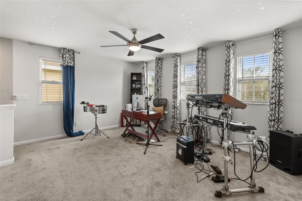 For Sale: $409,900 (3 beds, 2 baths, 2352 Square Feet)