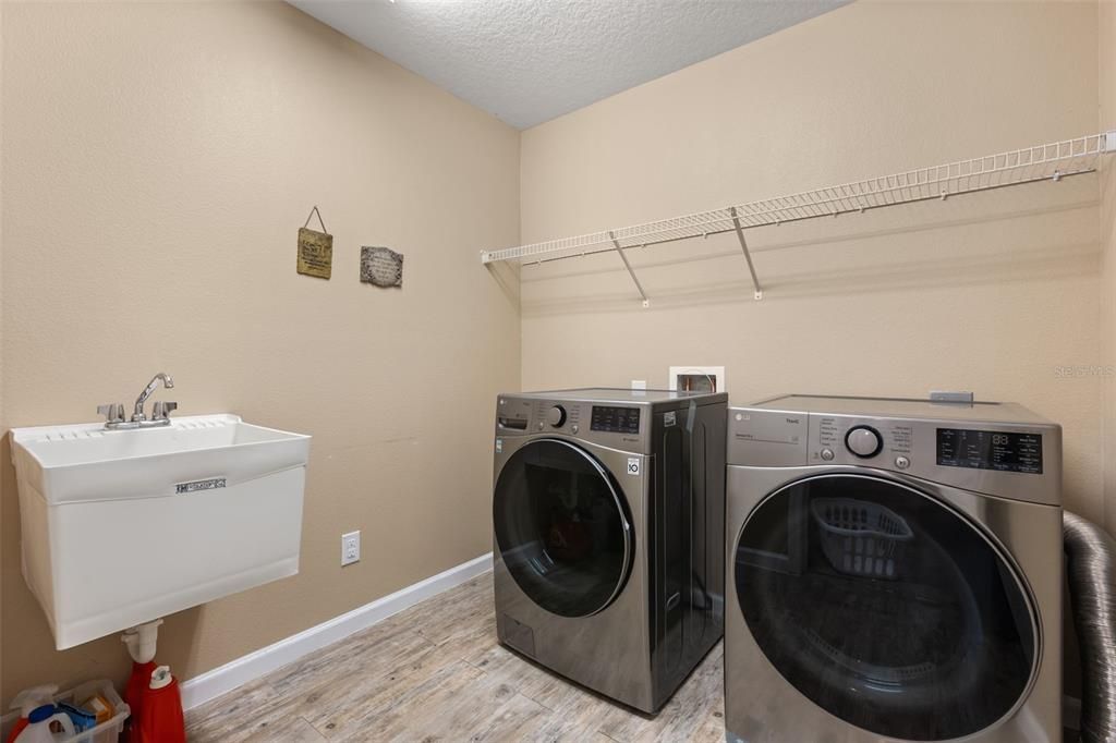 For Sale: $409,900 (3 beds, 2 baths, 2352 Square Feet)