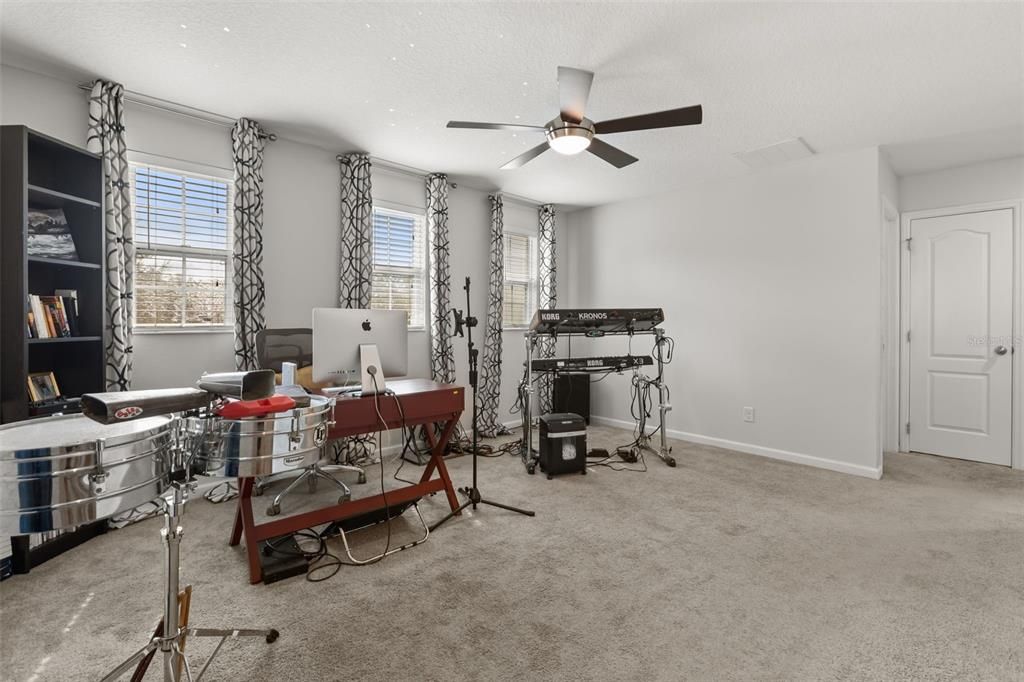 For Sale: $409,900 (3 beds, 2 baths, 2352 Square Feet)
