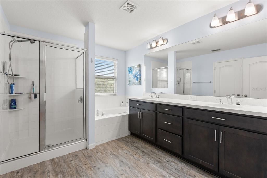 For Sale: $409,900 (3 beds, 2 baths, 2352 Square Feet)