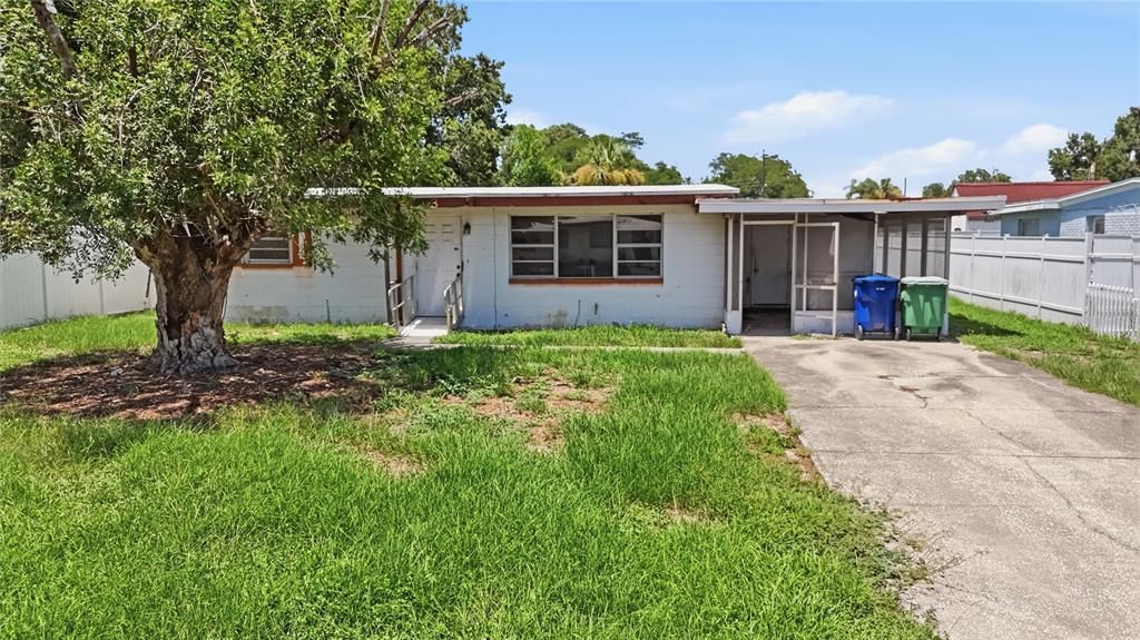 For Sale: $240,000 (2 beds, 1 baths, 888 Square Feet)
