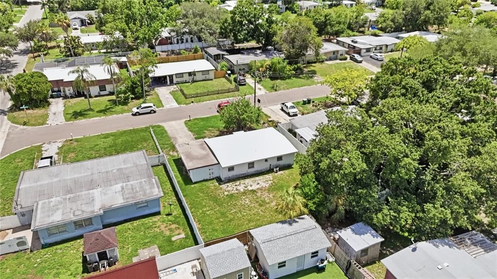 For Sale: $240,000 (2 beds, 1 baths, 888 Square Feet)