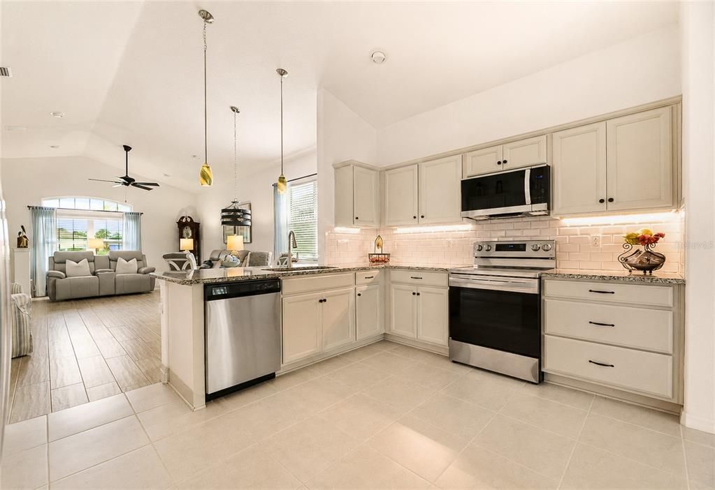 For Sale: $369,000 (3 beds, 2 baths, 1595 Square Feet)