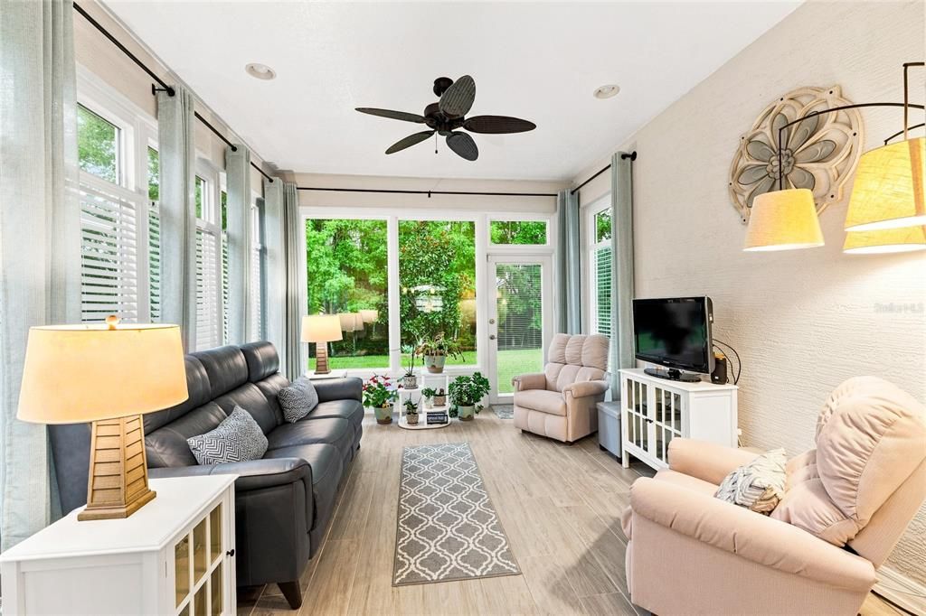 For Sale: $369,000 (3 beds, 2 baths, 1595 Square Feet)