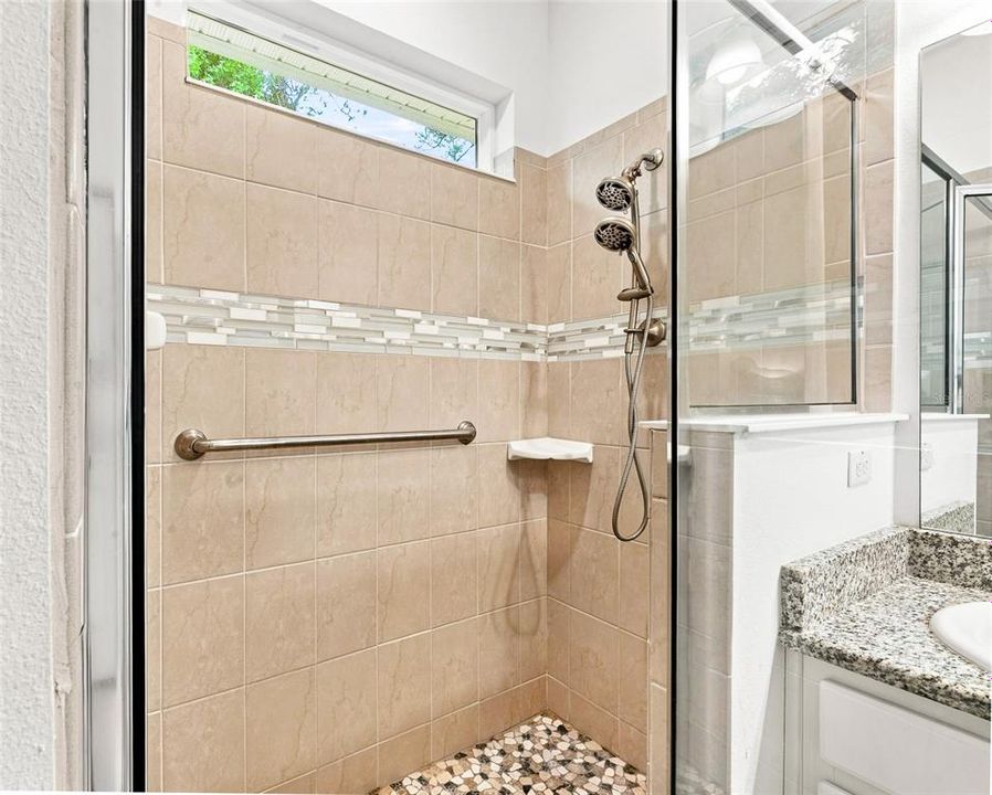 For Sale: $369,000 (3 beds, 2 baths, 1595 Square Feet)