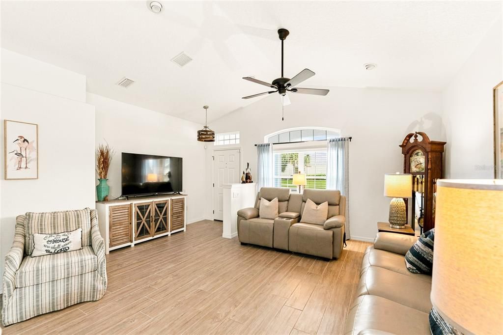 For Sale: $369,000 (3 beds, 2 baths, 1595 Square Feet)