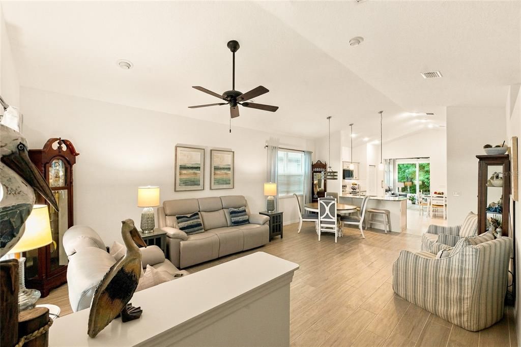 For Sale: $369,000 (3 beds, 2 baths, 1595 Square Feet)