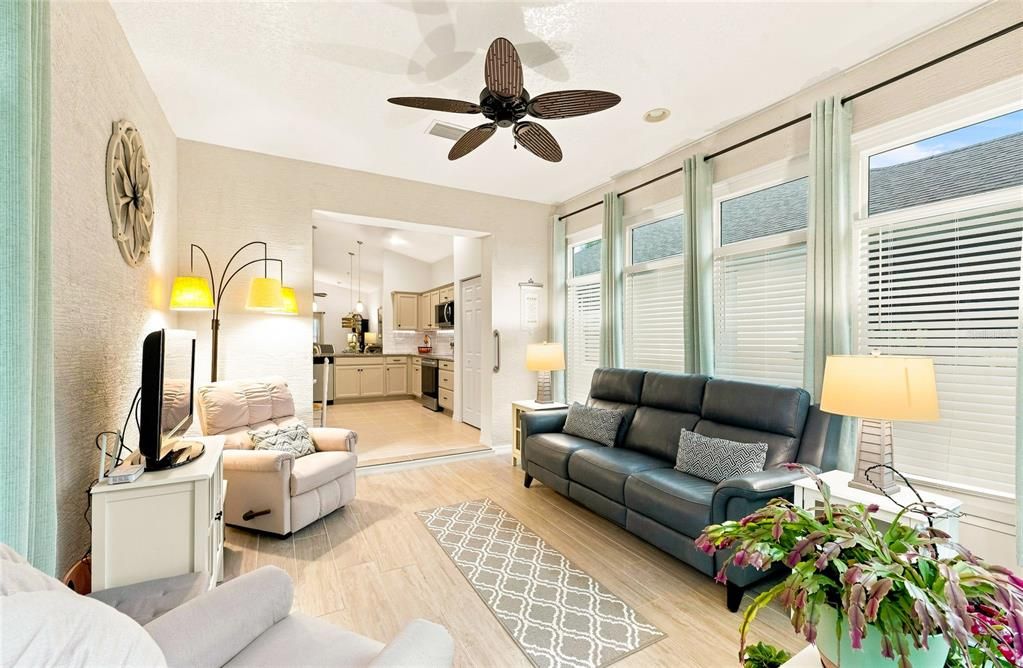 For Sale: $369,000 (3 beds, 2 baths, 1595 Square Feet)