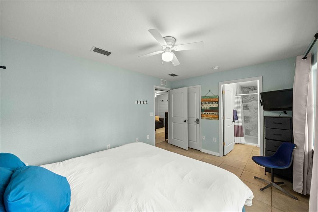 En Venta: $469,900 (2 camas, 2 baños, 1008 Pies cuadrados)