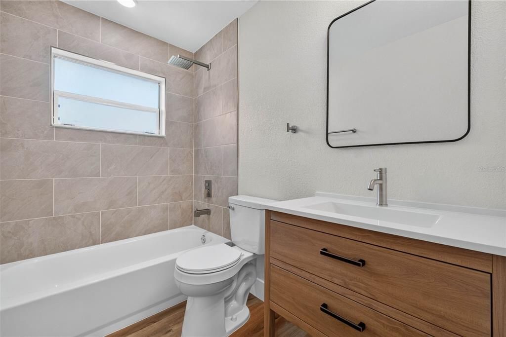 На продажу: $279,500 (4 спален, 2 ванн, 1392 Квадратных фут)