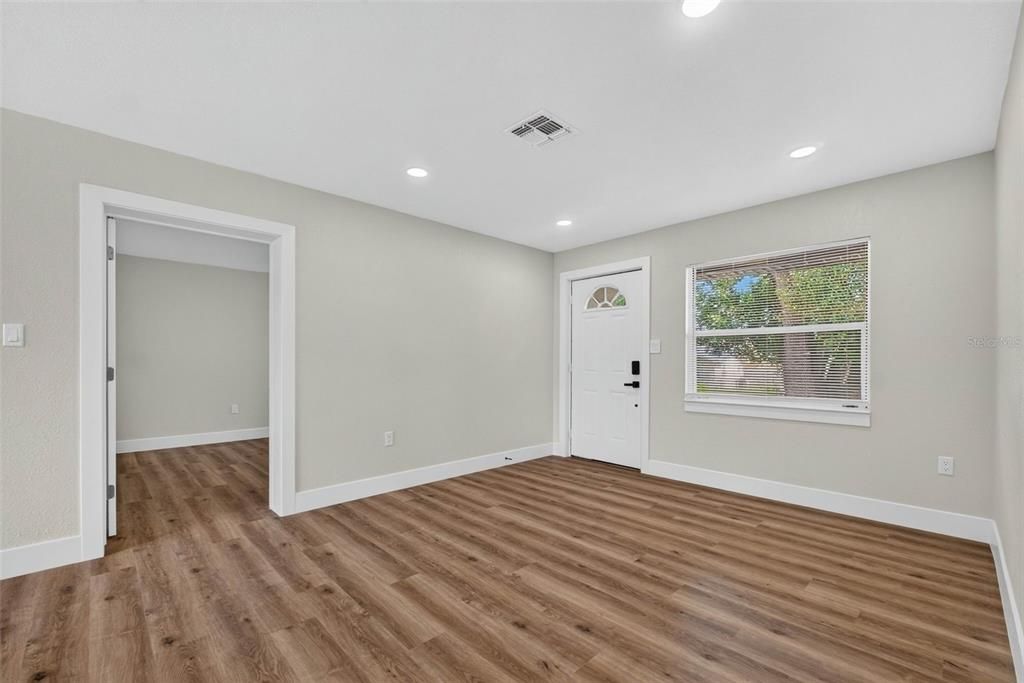 На продажу: $279,500 (4 спален, 2 ванн, 1392 Квадратных фут)