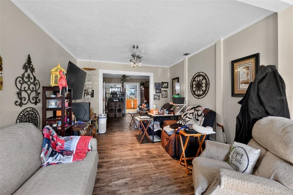 En Venta: $299,900 (3 camas, 2 baños, 1343 Pies cuadrados)