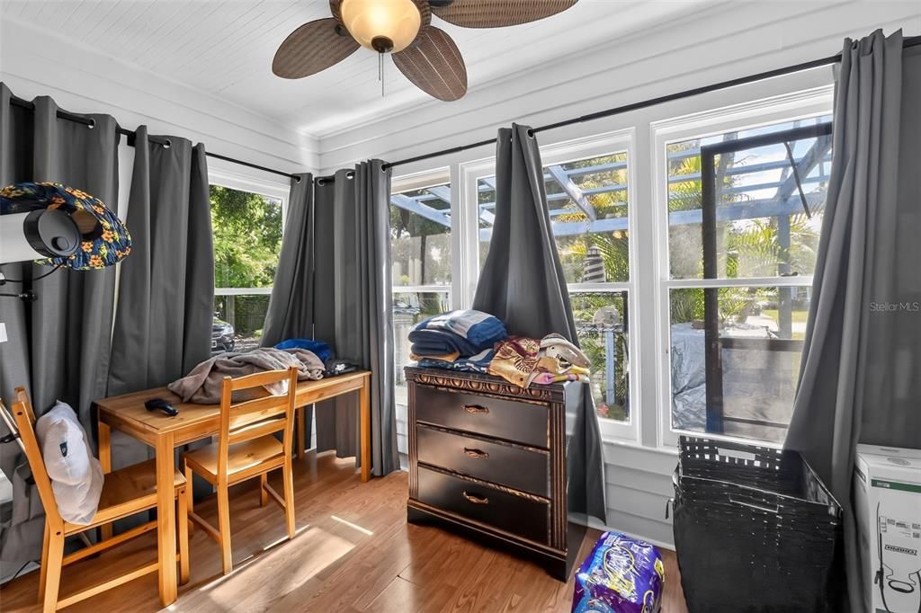 En Venta: $299,900 (3 camas, 2 baños, 1343 Pies cuadrados)
