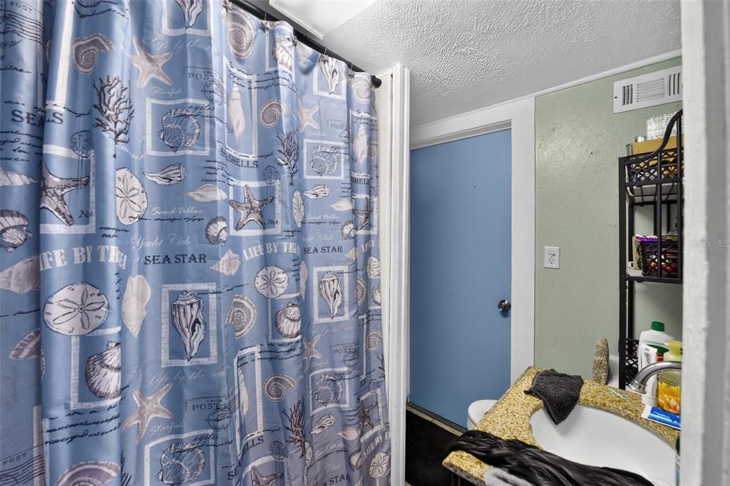 En Venta: $299,900 (3 camas, 2 baños, 1343 Pies cuadrados)