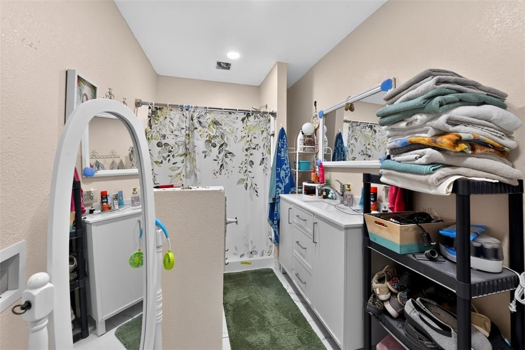 En Venta: $299,900 (3 camas, 2 baños, 1343 Pies cuadrados)