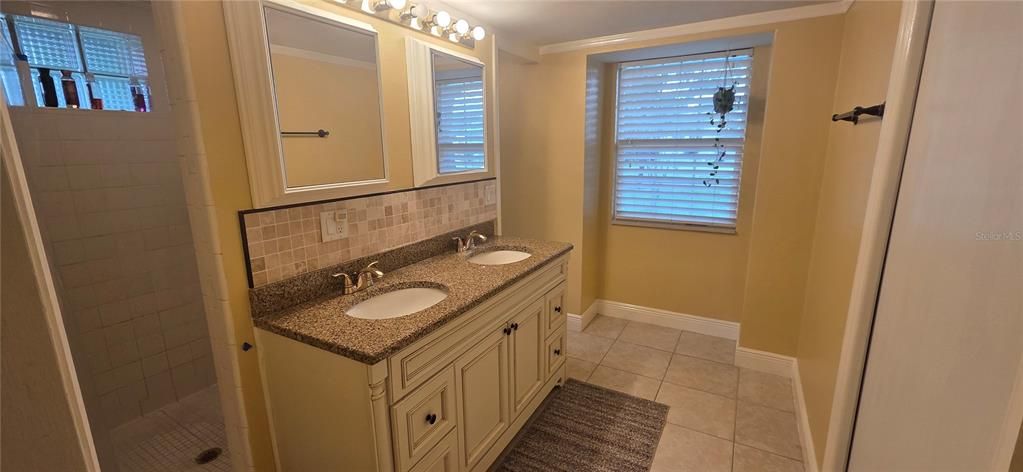 For Sale: $560,000 (4 beds, 2 baths, 1801 Square Feet)