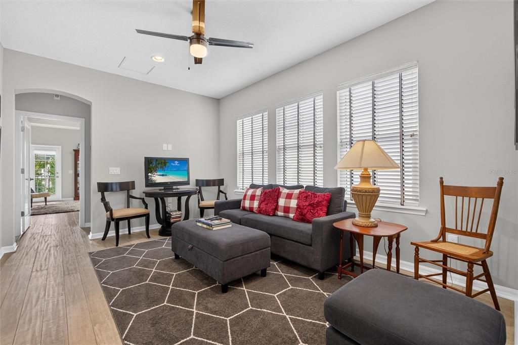 En Venta: $759,900 (3 camas, 2 baños, 2199 Pies cuadrados)
