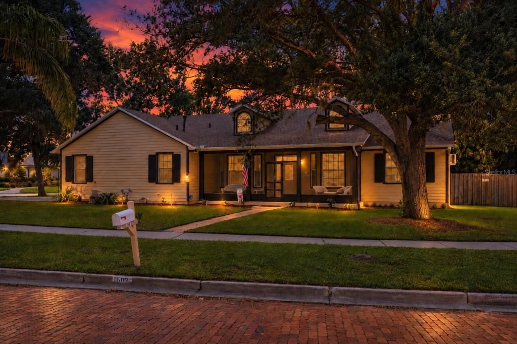 For Sale: $719,500 (4 beds, 2 baths, 3009 Square Feet)